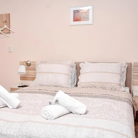 Deluxe Guest Studio Romance Old Town Apartment